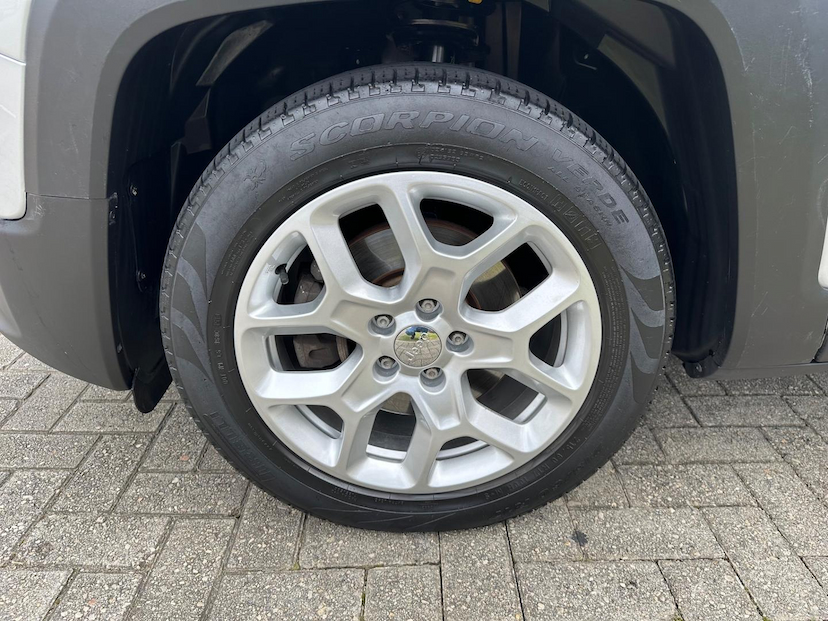 Foto do veículo JEEP RENEGADE  1.8 16V FLEX SPORT 4P AUTOMÁTICO 2018 47.415 KM 74.900,00