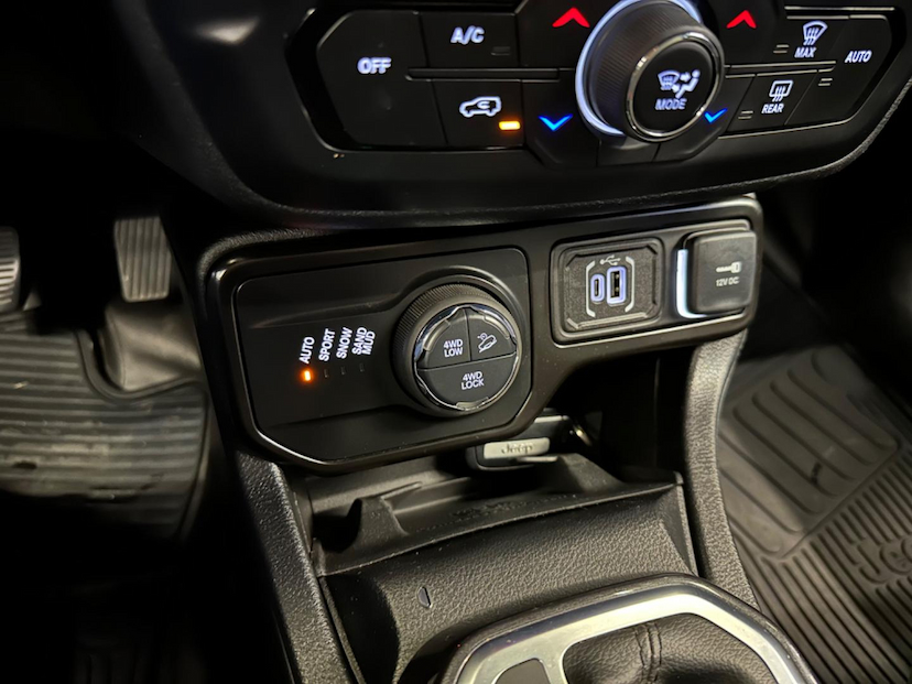Foto do veículo JEEP RENEGADE  S T270 FLEX 4X4 2022 13.548 KM 126.900,00