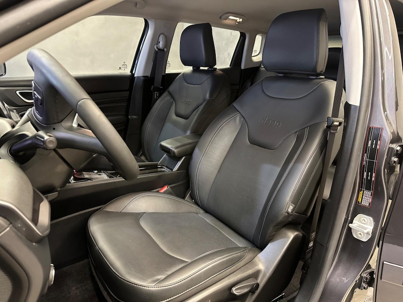 Foto do veículo JEEP COMPASS  LONG TD 2023 8.459 KM 175.900,00