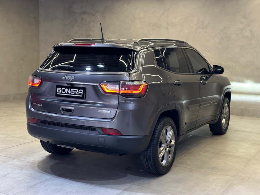 Foto do veículo JEEP COMPASS  LONG TD 2023 8.459 KM 175.900,00