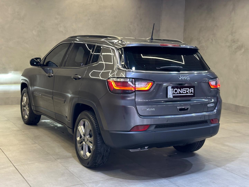 Foto do veículo JEEP COMPASS  LONG TD 2023 8.459 KM 175.900,00