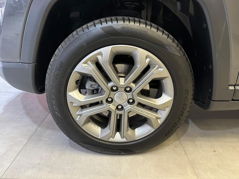 Foto do veículo JEEP COMPASS  LONG TD 2023 8.459 KM 175.900,00