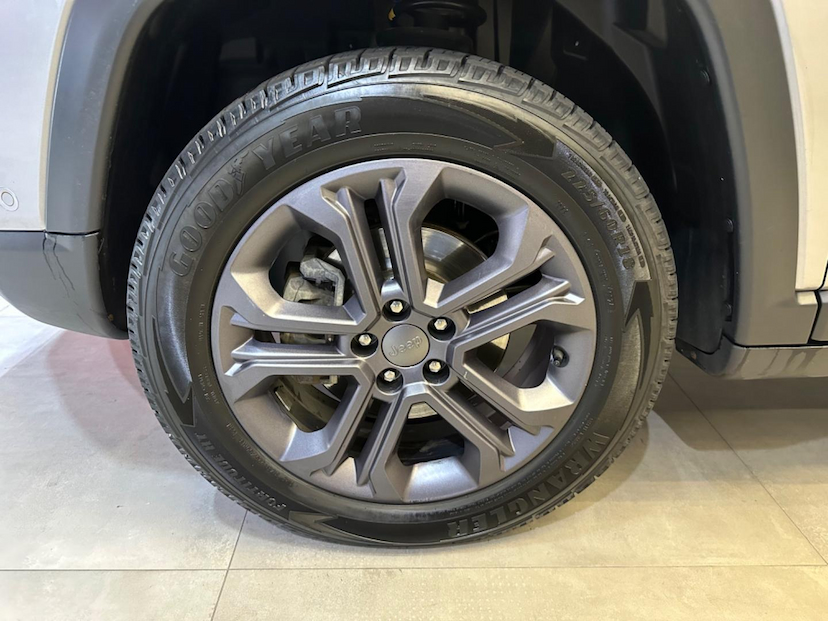 Foto do veículo JEEP COMPASS  LONGITUDE 2.0 4X4 DIES. 16V AUT 2022 43.691 KM 144.900,00