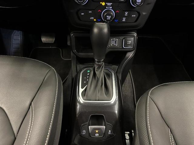 Foto do veículo JEEP RENEGADE  LONGITUDE T270 1.3 TB 4X2 FLEX AUT 2023 5.382 KM 119.900,00