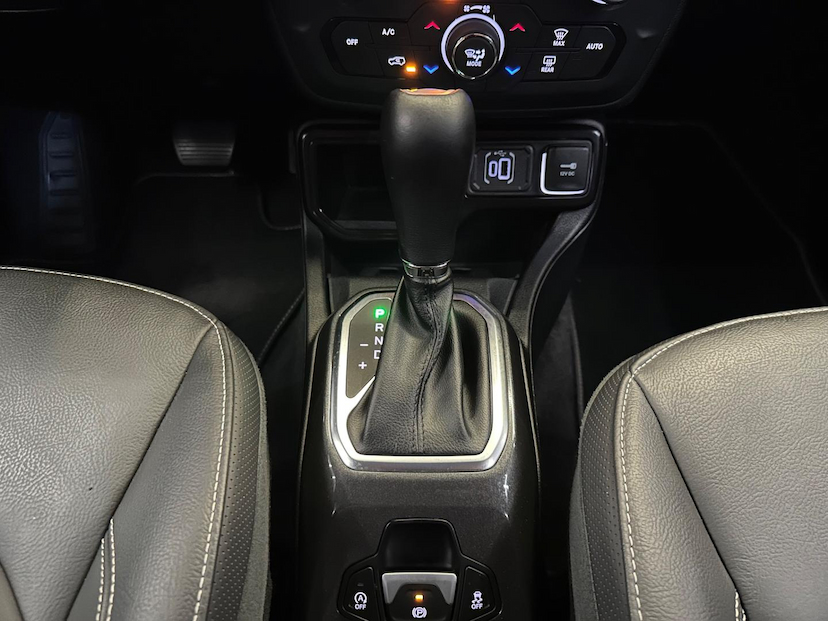 Foto do veículo JEEP RENEGADE  LONGITUDE T270 1.3 TB 4X2 FLEX AUT 2024 16.900 KM 122.900,00