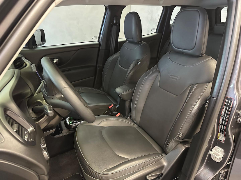Foto do veículo JEEP RENEGADE  LONGITUDE T270 1.3 TB 4X2 FLEX AUT 2024 16.900 KM 122.900,00