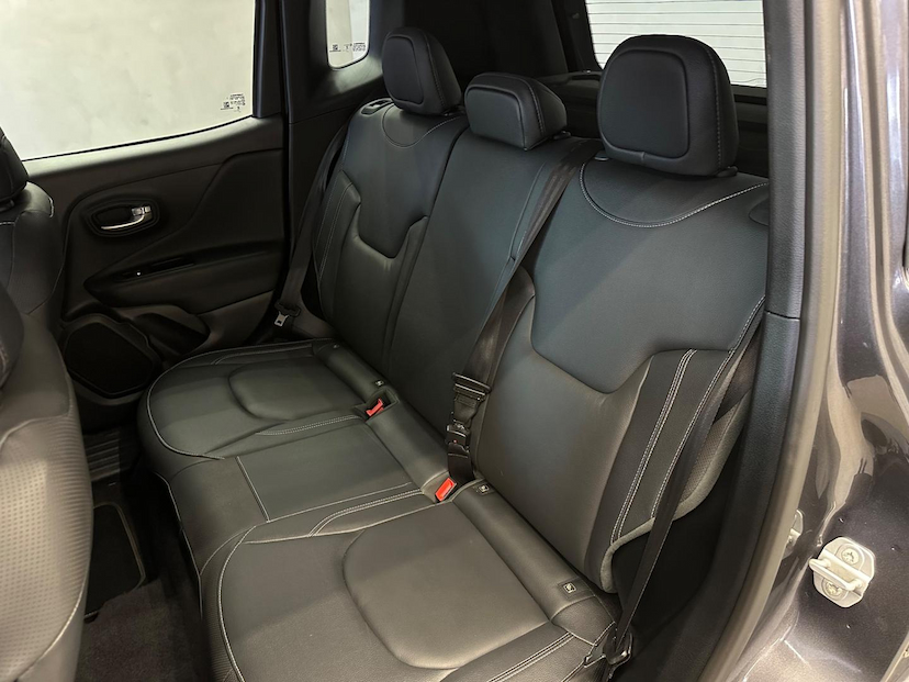 Foto do veículo JEEP RENEGADE  LONGITUDE T270 1.3 TB 4X2 FLEX AUT 2024 16.900 KM 122.900,00