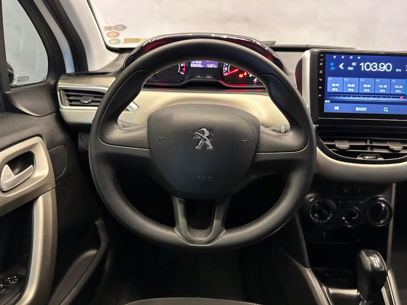 Foto do veículo PEUGEOT 2008  ALLURE EAT6 2022 38.571 KM 71.900,00