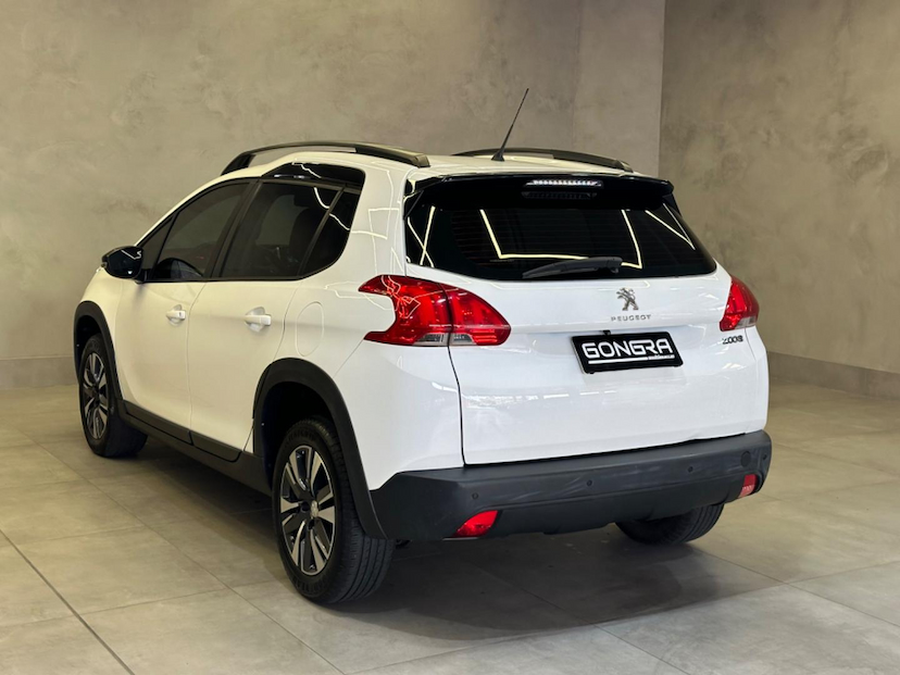 Foto do veículo PEUGEOT 2008  ALLURE EAT6 2022 38.571 KM 71.900,00