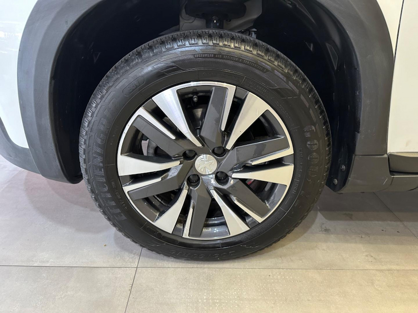 Foto do veículo PEUGEOT 2008  ALLURE EAT6 2022 38.571 KM 71.900,00