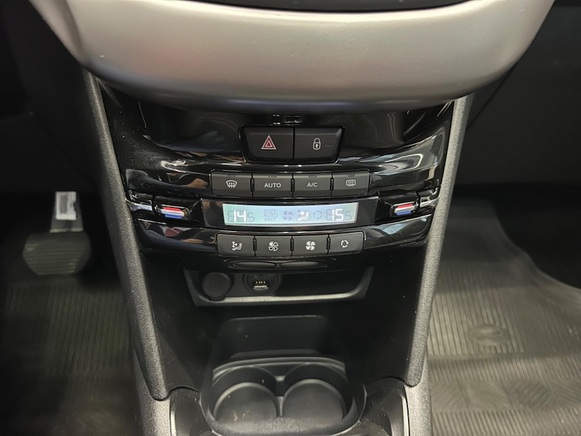 Foto do veículo PEUGEOT 208  GRIFFE AT 2017 59.986 KM 59.900,00