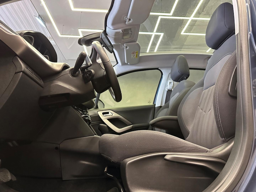 Foto do veículo PEUGEOT 208  GRIFFE AT 2017 59.986 KM 59.900,00