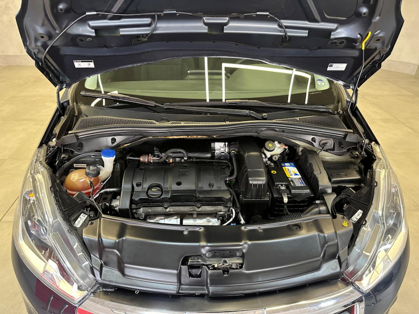 Foto do veículo PEUGEOT 208  GRIFFE AT 2017 59.986 KM 59.900,00