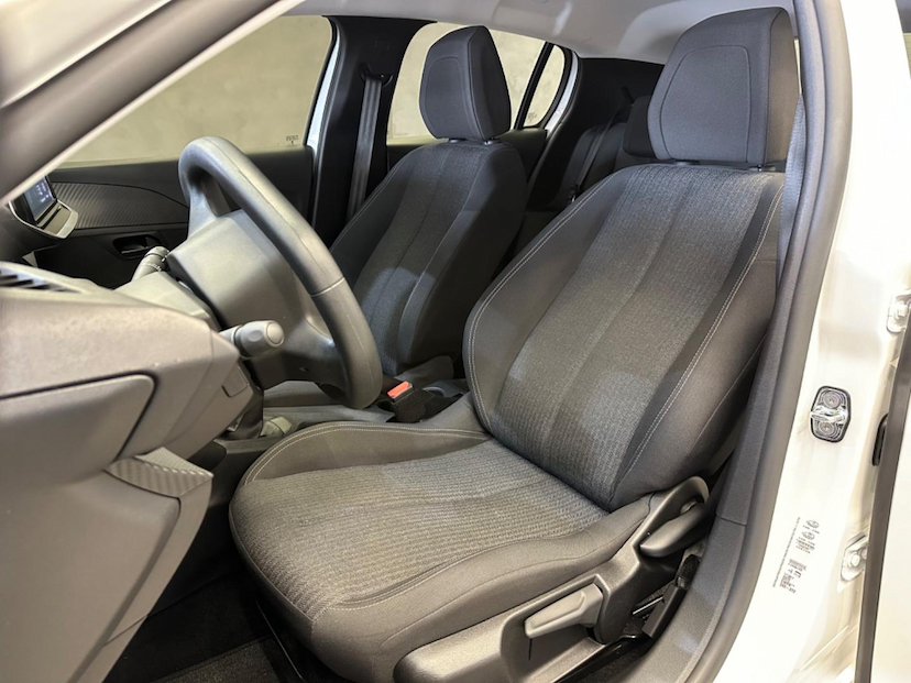 Foto do veículo PEUGEOT 208  LIKE MT 2024 7.262 KM 74.900,00