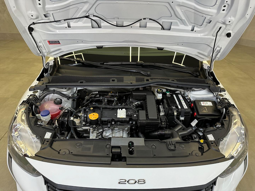 Foto do veículo PEUGEOT 208  LIKE MT 2024 7.262 KM 74.900,00