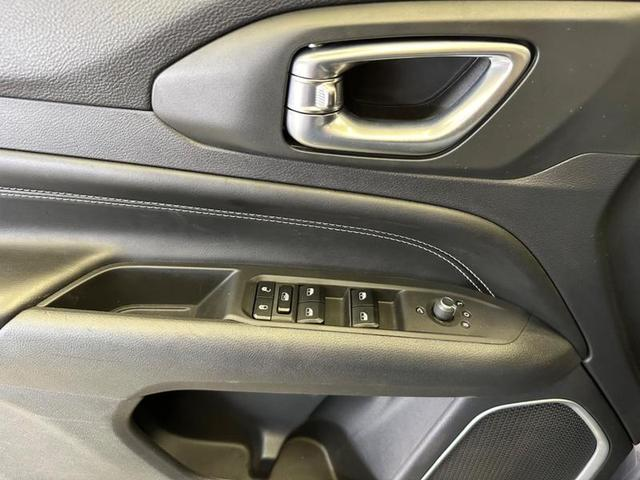 Foto do veículo JEEP COMPASS  LONG TF 2023 13.831 KM 145.900,00