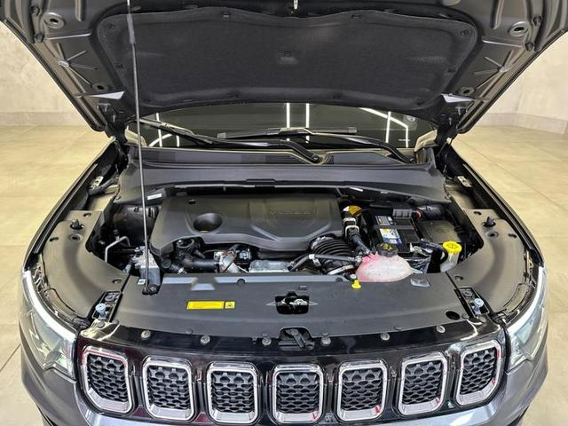 Foto do veículo JEEP COMPASS  LONG TF 2023 13.831 KM 145.900,00