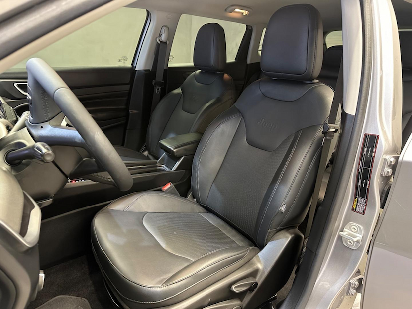 Foto do veículo JEEP COMPASS  LONG TF 2022 24.740 KM 135.900,00