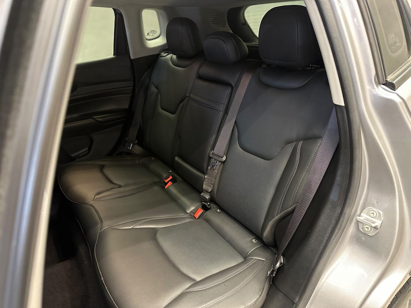 Foto do veículo JEEP COMPASS  LONG TF 2022 24.740 KM 135.900,00