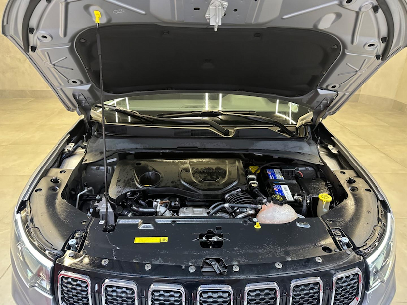 Foto do veículo JEEP COMPASS  LONG TF 2022 24.740 KM 135.900,00