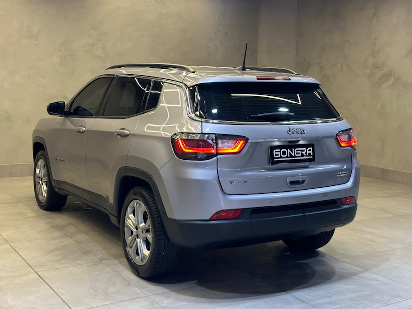 Foto do veículo JEEP COMPASS  LONG TF 2022 24.740 KM 135.900,00