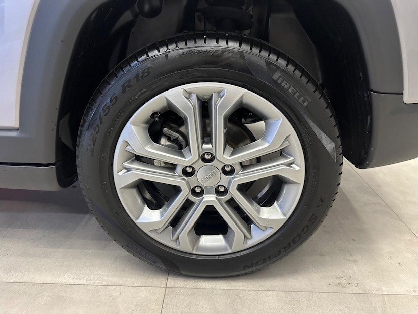 Foto do veículo JEEP COMPASS  LONG TF 2022 24.740 KM 135.900,00
