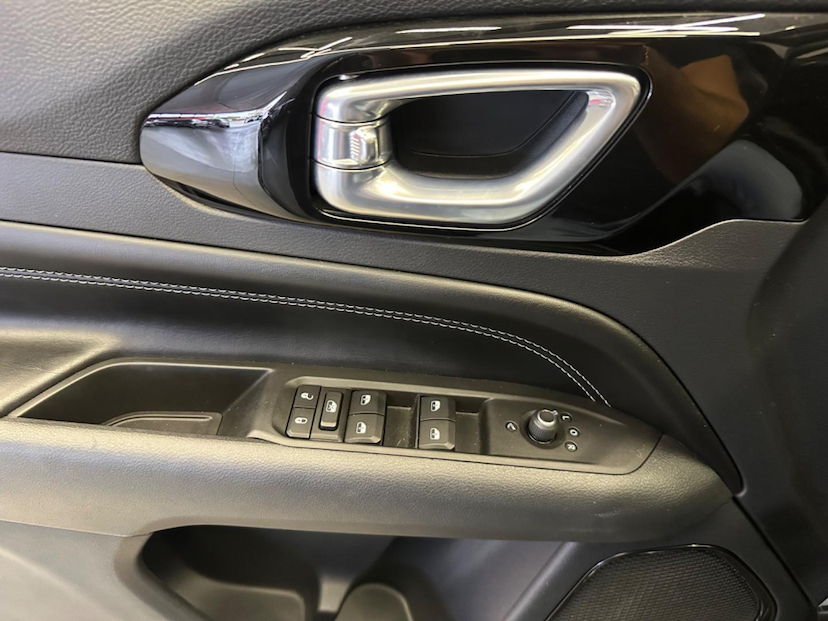 Foto do veículo JEEP COMPASS  LONG TF 2022 13.530 KM 138.900,00