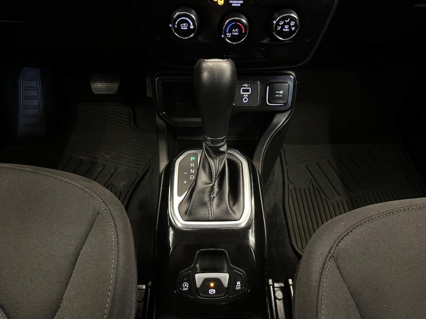 Foto do veículo JEEP RENEGADE  SPORT AT 2021 58.465 KM 84.900,00