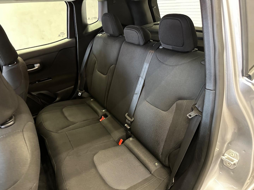 Foto do veículo JEEP RENEGADE  SPORT AT 2021 58.465 KM 84.900,00