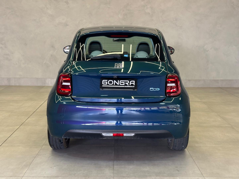 Foto do veículo FIAT 500 E ICON 2022 4.128 KM 129.900,00