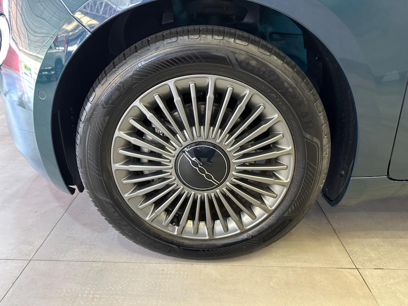 Foto do veículo FIAT 500 E ICON 2022 4.128 KM 129.900,00