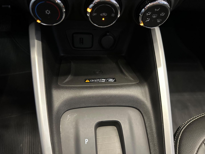 Foto do veículo CHEVROLET ONIX  PLUS 10TAT PR2 2023 38.135 KM 91.900,00
