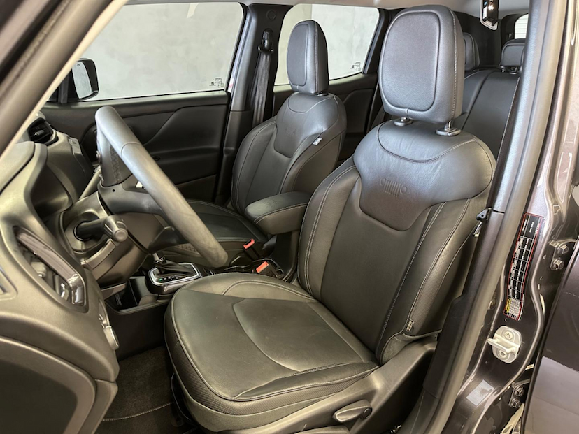 Foto do veículo JEEP RENEGADE  LONGITUDE T270 1.3 TB 4X2 FLEX AUT 2024 32.848 KM 114.900,00