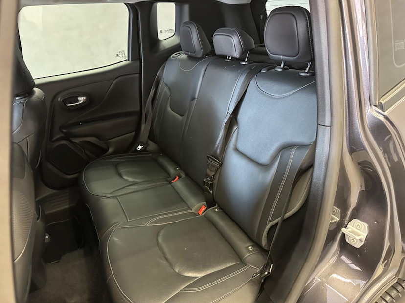 Foto do veículo JEEP RENEGADE  LONGITUDE T270 1.3 TB 4X2 FLEX AUT 2024 32.848 KM 114.900,00