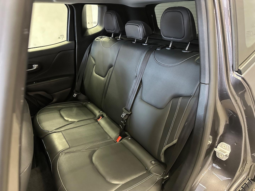 Foto do veículo JEEP RENEGADE  LONGITUDE T270 1.3 TB 4X2 FLEX AUT 2024 13.929 KM 132.900,00