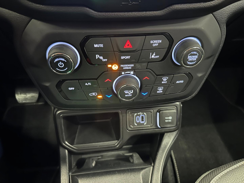 Foto do veículo JEEP RENEGADE  LONGITUDE T270 1.3 TB 4X2 FLEX AUT 2024 13.552 KM 132.900,00