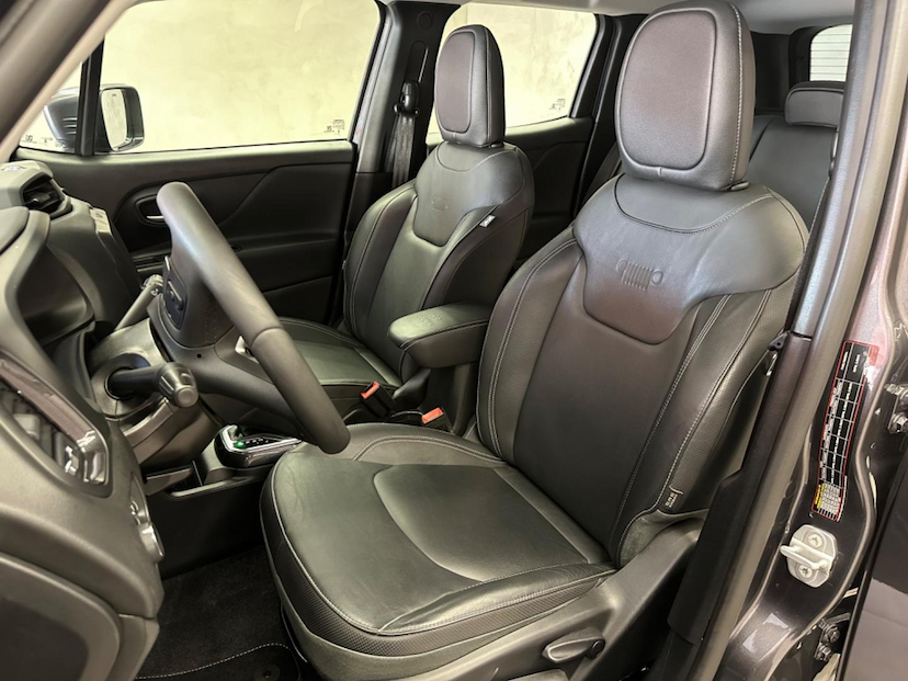Foto do veículo JEEP RENEGADE  LONGITUDE T270 1.3 TB 4X2 FLEX AUT 2024 13.552 KM 132.900,00