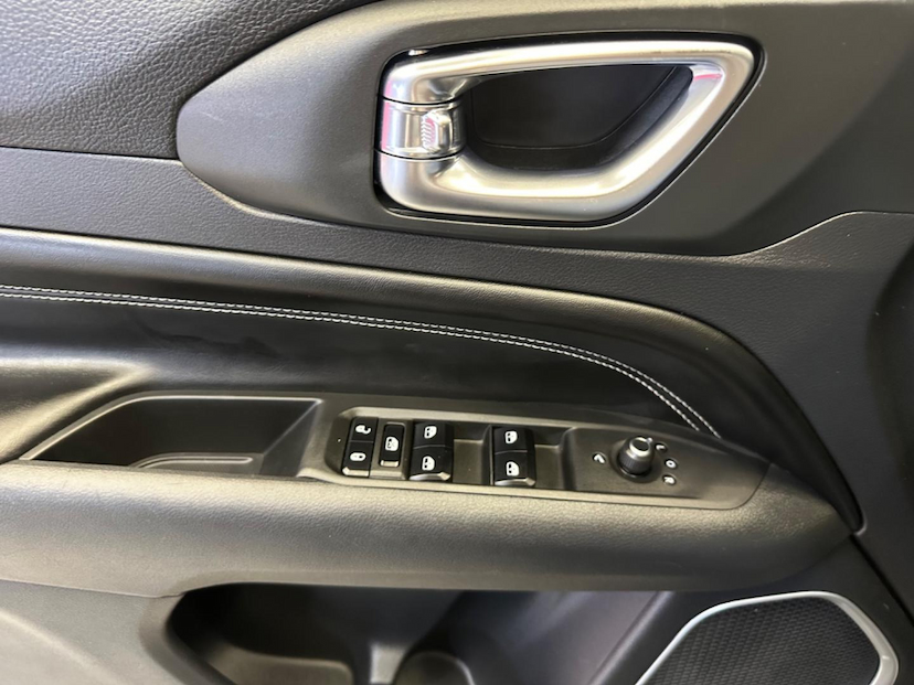 Foto do veículo JEEP COMPASS  LONG TF 2023 10.356 KM 144.900,00