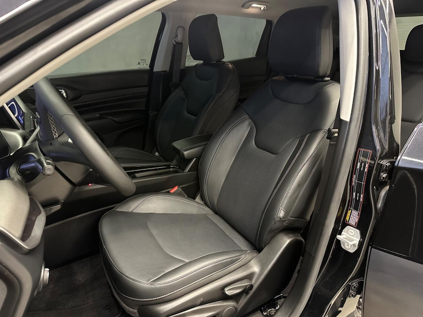 Foto do veículo JEEP COMPASS  LONG TF 2023 10.356 KM 144.900,00