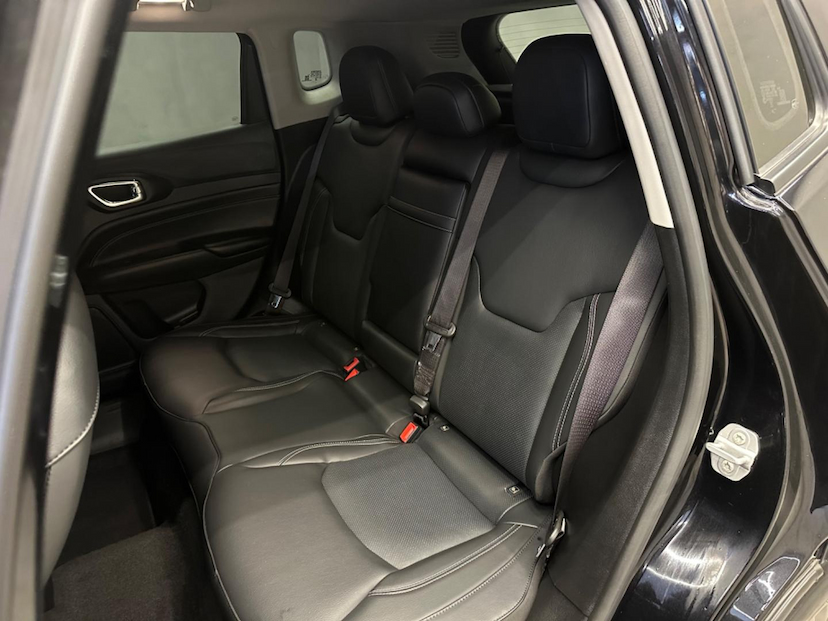 Foto do veículo JEEP COMPASS  LONG TF 2023 10.356 KM 144.900,00