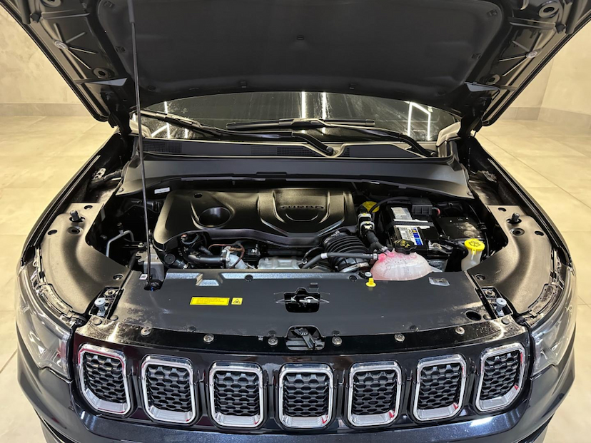 Foto do veículo JEEP COMPASS  LONG TF 2023 10.356 KM 144.900,00