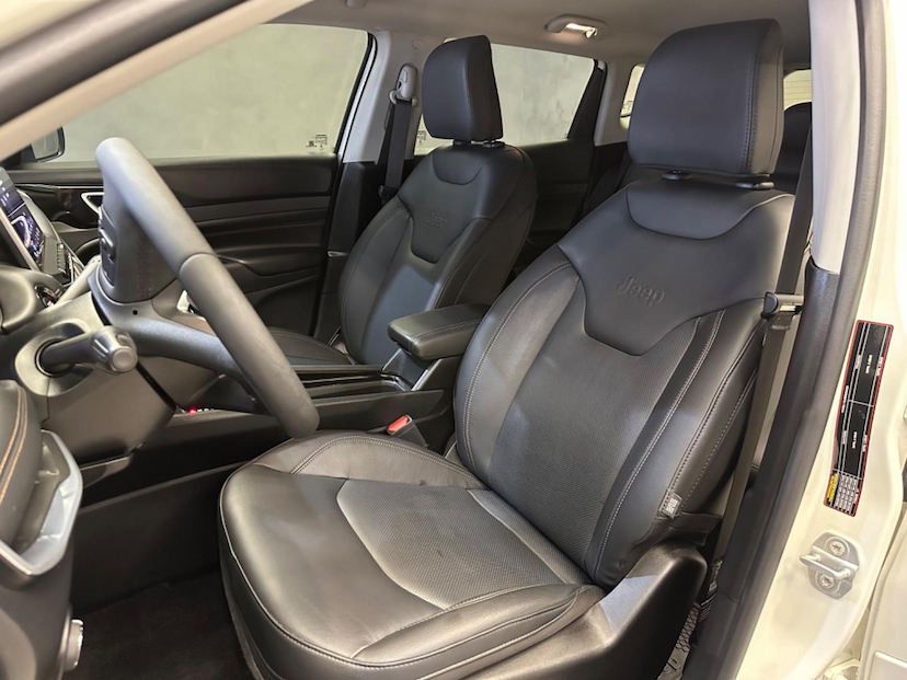 Foto do veículo JEEP COMPASS  LIMITED TF 2023 12.033 KM 165.900,00