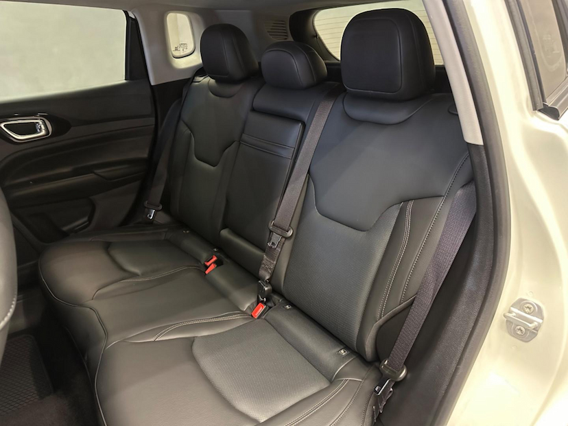 Foto do veículo JEEP COMPASS  LIMITED TF 2023 12.033 KM 165.900,00