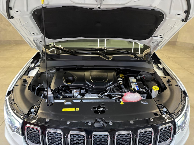 Foto do veículo JEEP COMPASS  LIMITED TF 2023 12.033 KM 165.900,00