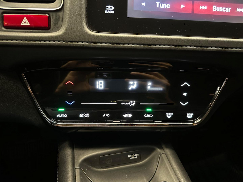 Foto do veículo HONDA HR-V HR-V TOURING 1.8 FLEXONE 16V 5P AUT 2018 88.183 KM 99.900,00
