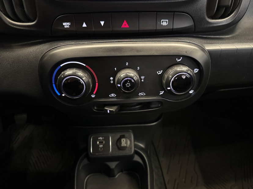 Foto do veículo FIAT MOBI  TREKKING 1.0 MT 2023 21.635 KM 62.900,00