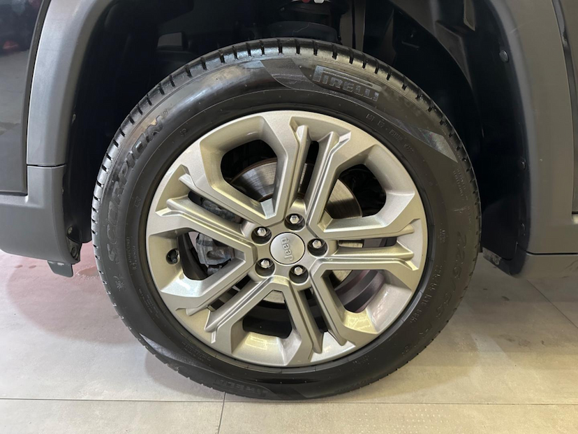 Foto do veículo JEEP COMPASS  LONG. T270 1.3 TB 4X2 FLEX AUT. 2023 20.372 KM 139.900,00