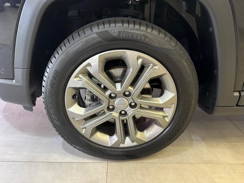 Foto do veículo JEEP COMPASS  LONG TF 2023 5.376 KM 151.900,00