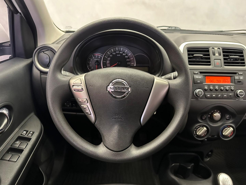 Foto do veículo NISSAN MARCH NISSAN  16SV FLEX 2018 52.989 KM 54.900,00