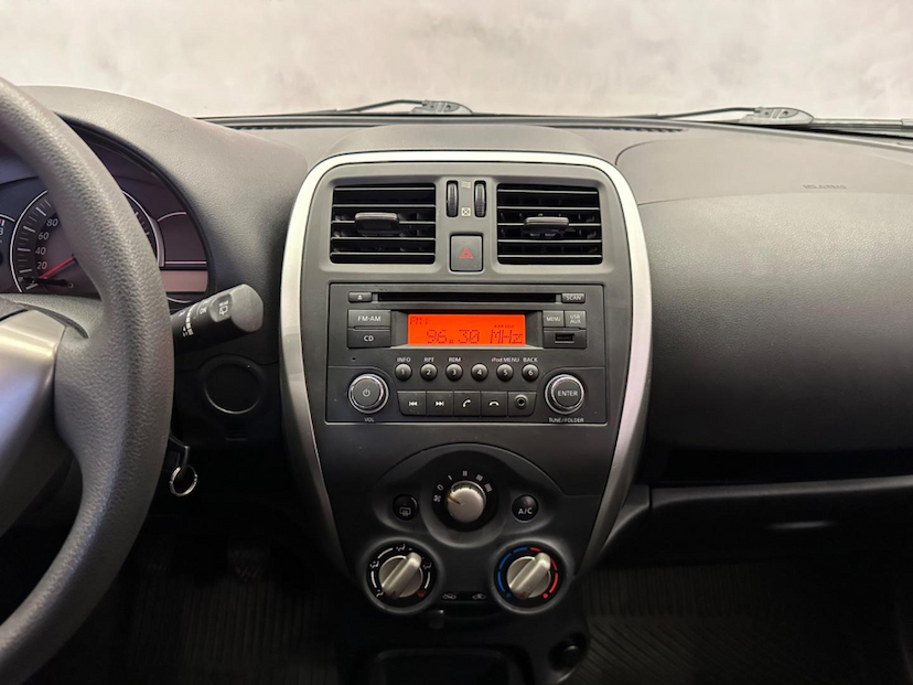 Foto do veículo NISSAN MARCH NISSAN  16SV FLEX 2018 52.989 KM 54.900,00
